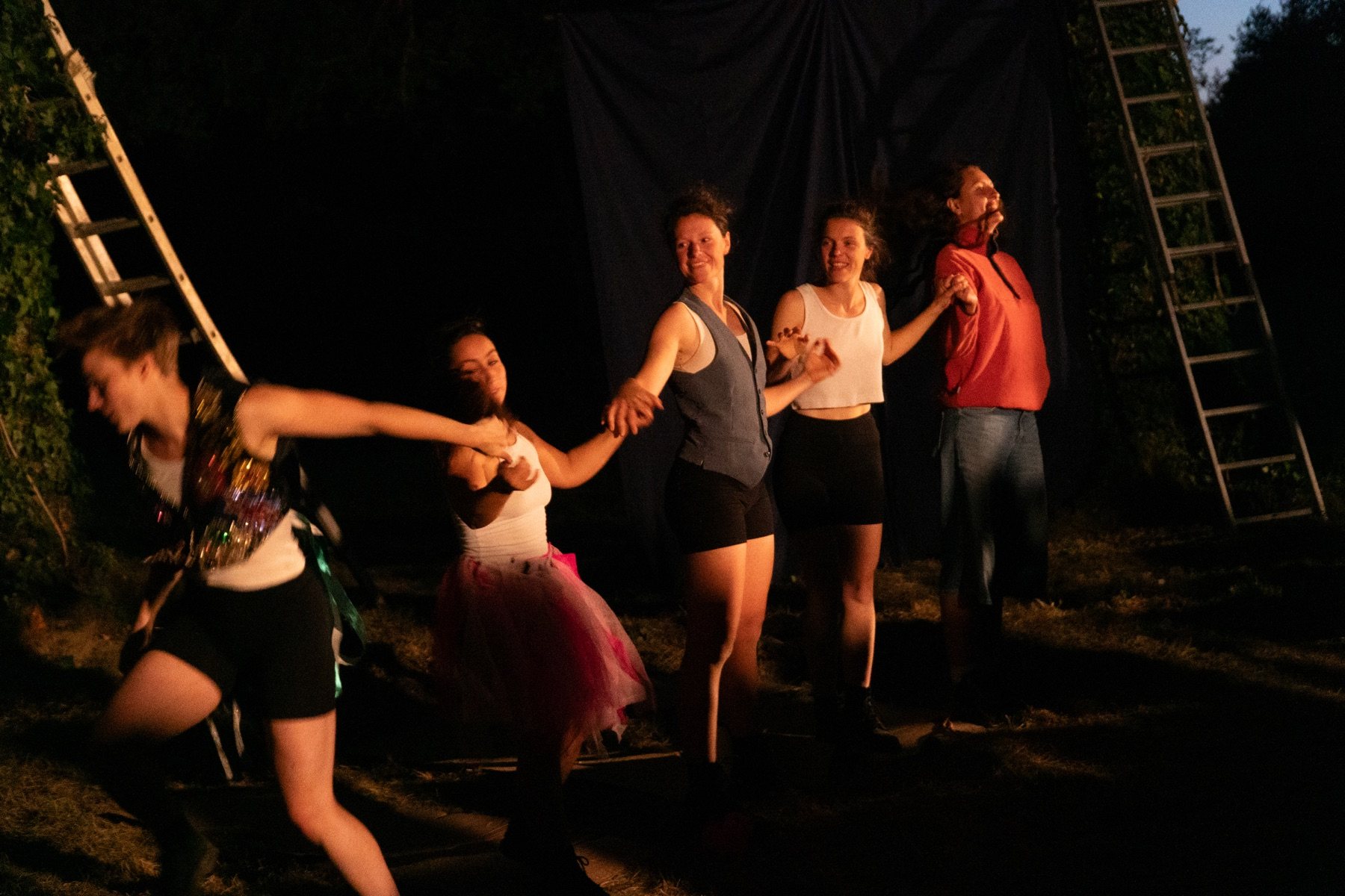 Le Songe d’une nuit d’été, danse collective en forêt